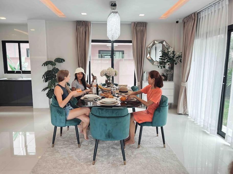 Southern Peak Pool Villa Huay Yai Pattaya บ้านห้วยใหญ่ ภายนอก รูปภาพ