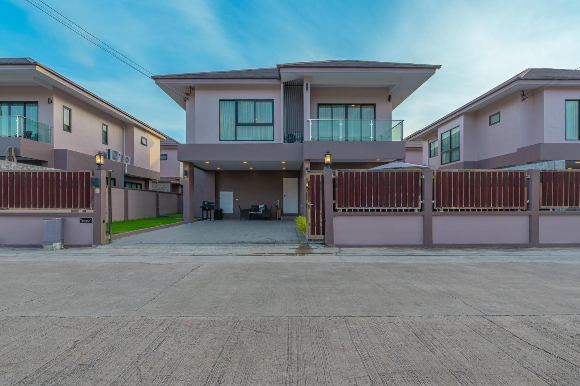 Southern Peak Pool Villa Huay Yai Pattaya บ้านห้วยใหญ่ ภายนอก รูปภาพ